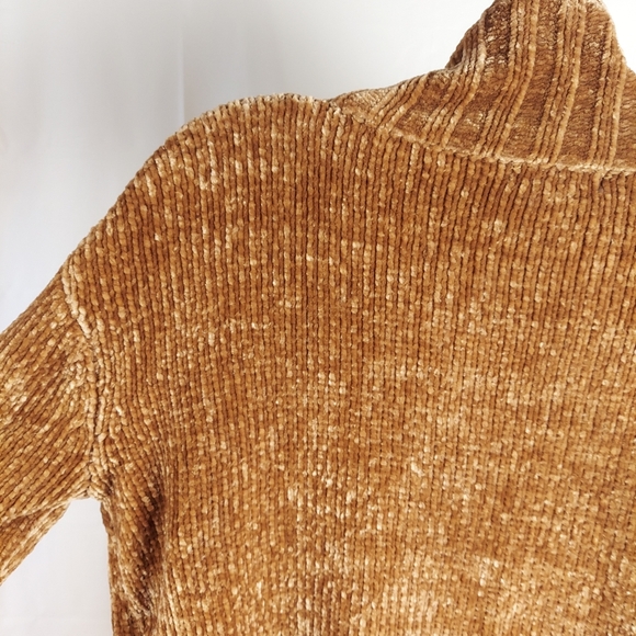 Small Boxy Cropped Sweater With Mock Neck by Chelsea and Theodore - Picture 6 of 11